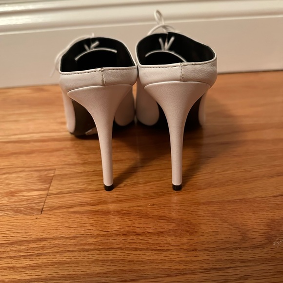 Barney’s Gena mule - Picture 3 of 5